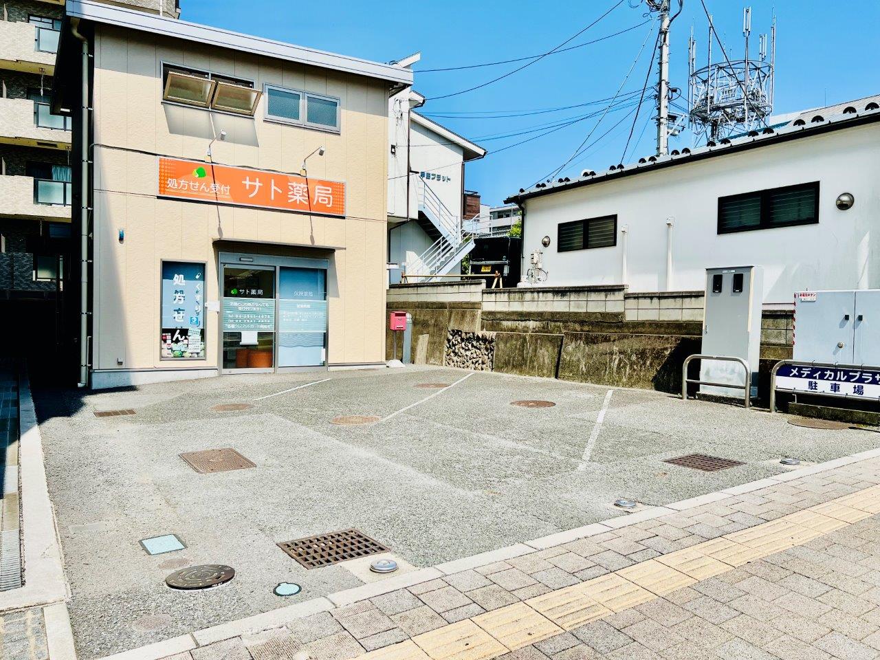 店舗外観・駐車場